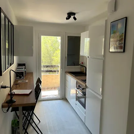 דירה T2 Confort Et Moderne, Climatise Avec Balcon Et Parking, A 10 Min Du Port Et De La *