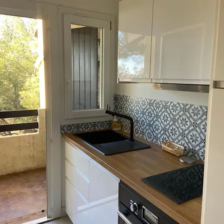 דירה T2 Confort Et Moderne, Climatise Avec Balcon Et Parking, A 10 Min Du Port Et De La