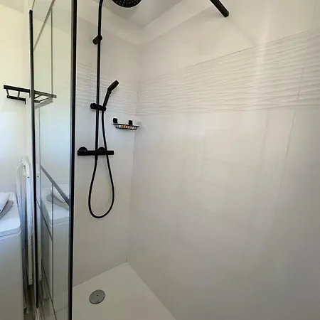 דירה T2 Confort Et Moderne, Climatise Avec Balcon Et Parking, A 10 Min Du Port Et De La