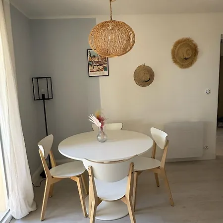 T2 Confort Et Moderne, Climatise Avec Balcon Et Parking, A 10 Min Du Port Et De La